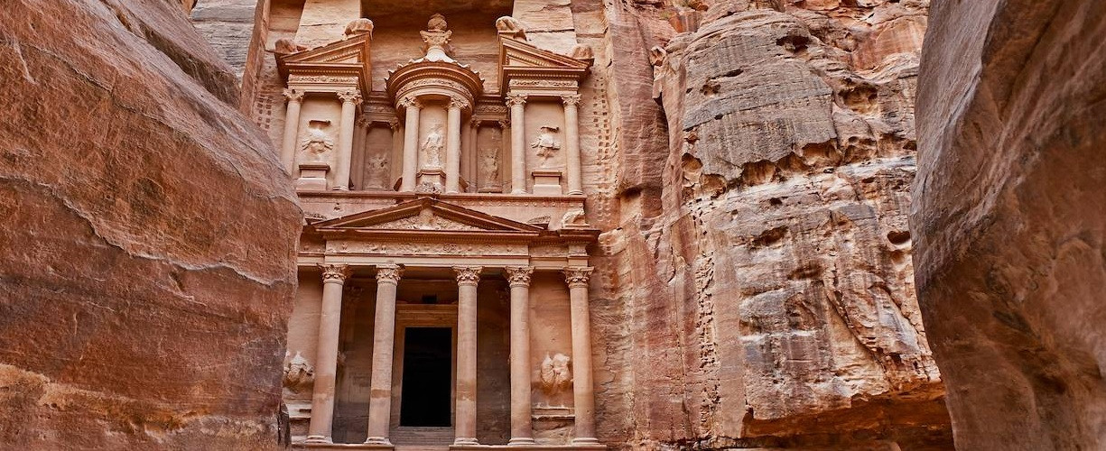 Tour e viaggi a Petra e Wadi Rum da Amman, Aqaba, Mar Morto, confini